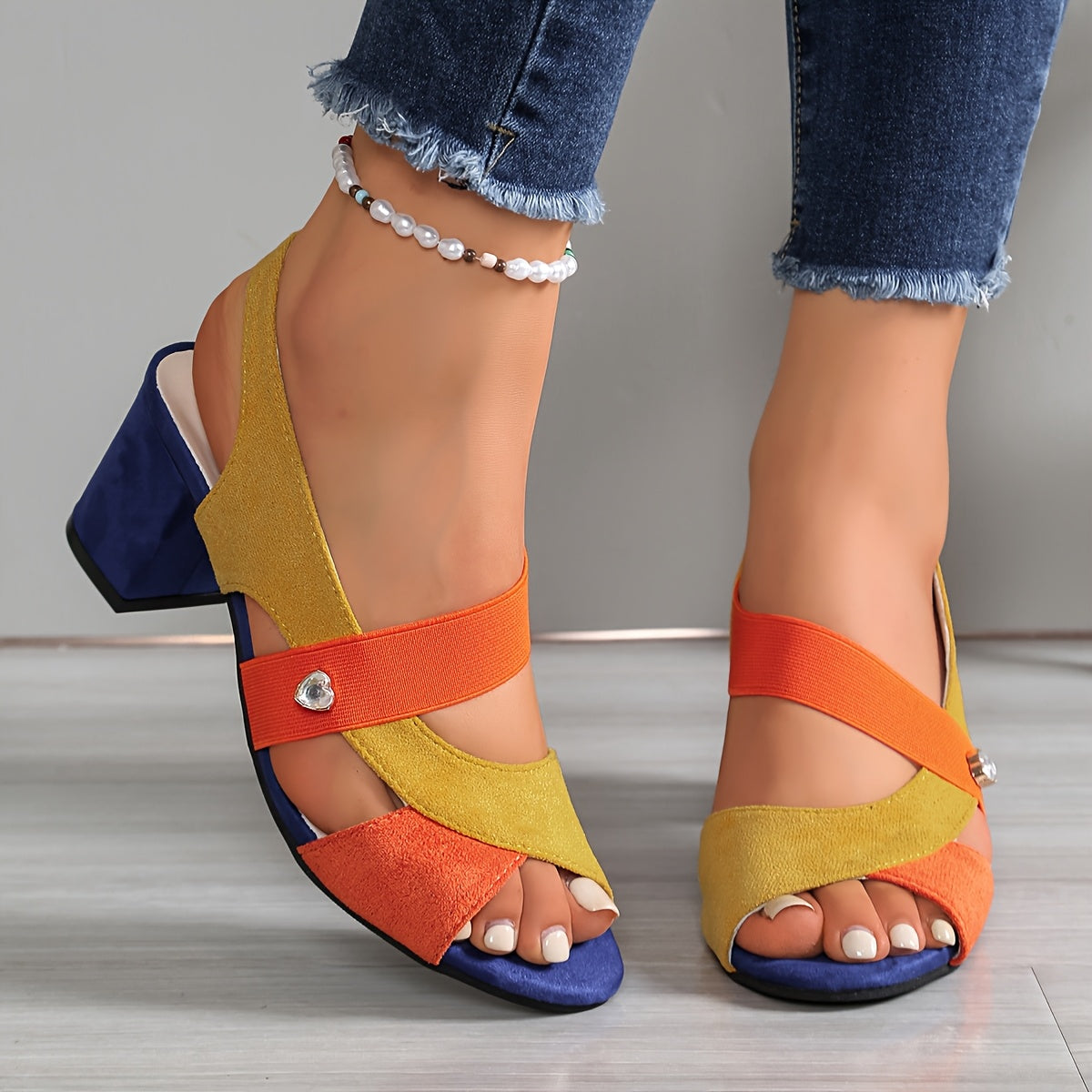 GRACE | Block heel sandals with cross strap