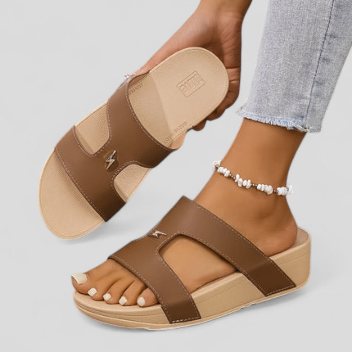 CHARLOTTE | Platform sandals with crisscross straps