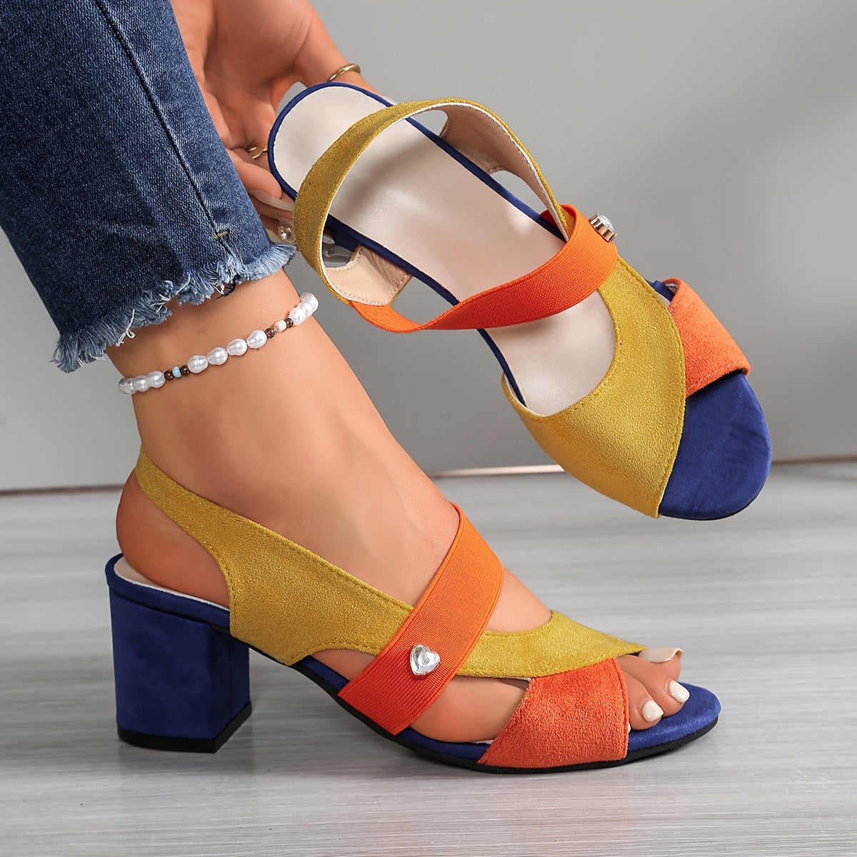 GRACE | Block heel sandals with cross strap