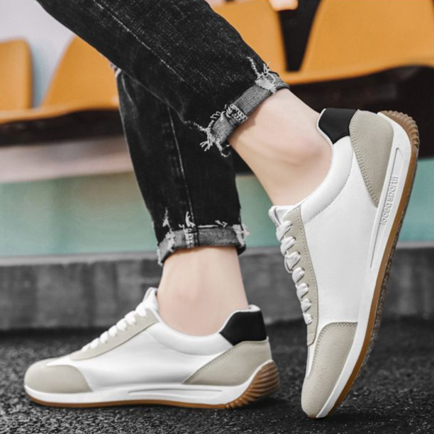 THEO | Retro sneaker with smooth panelling