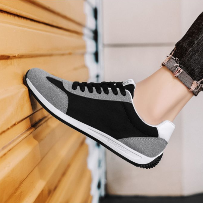 THEO | Retro sneaker with smooth panelling