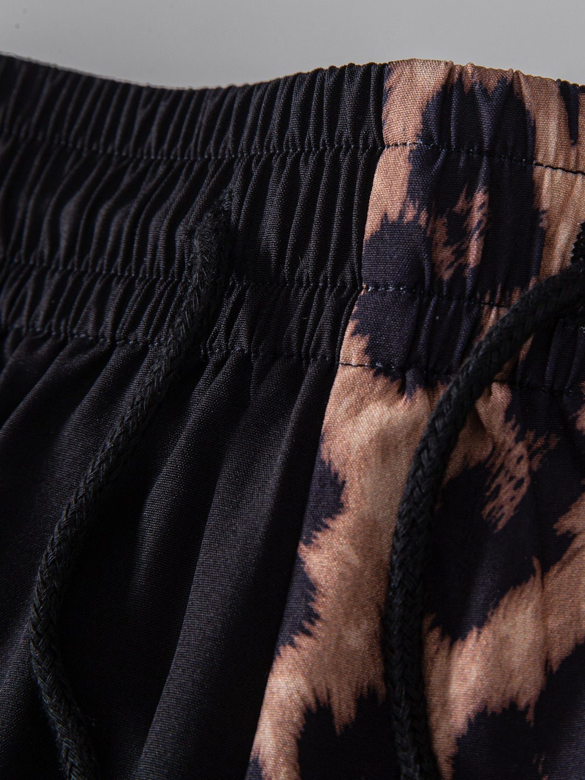 FREYA | Shorts with leopard print