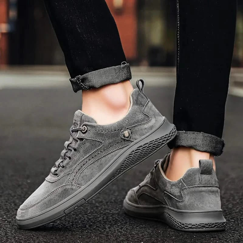 COLTON | Sneakers with structured overlays