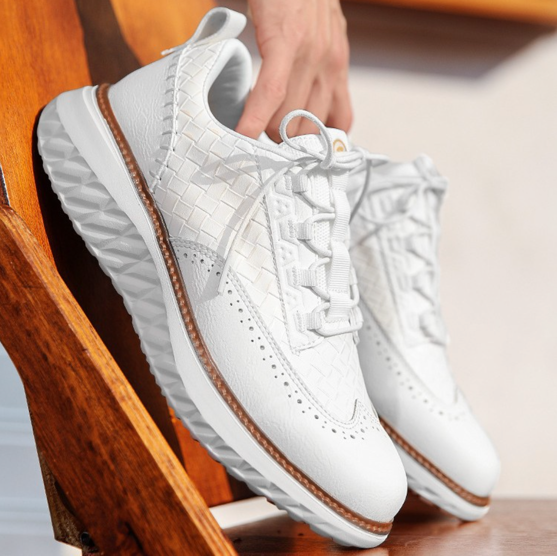 EVE | Hybrid sneaker with hand-stitched toe