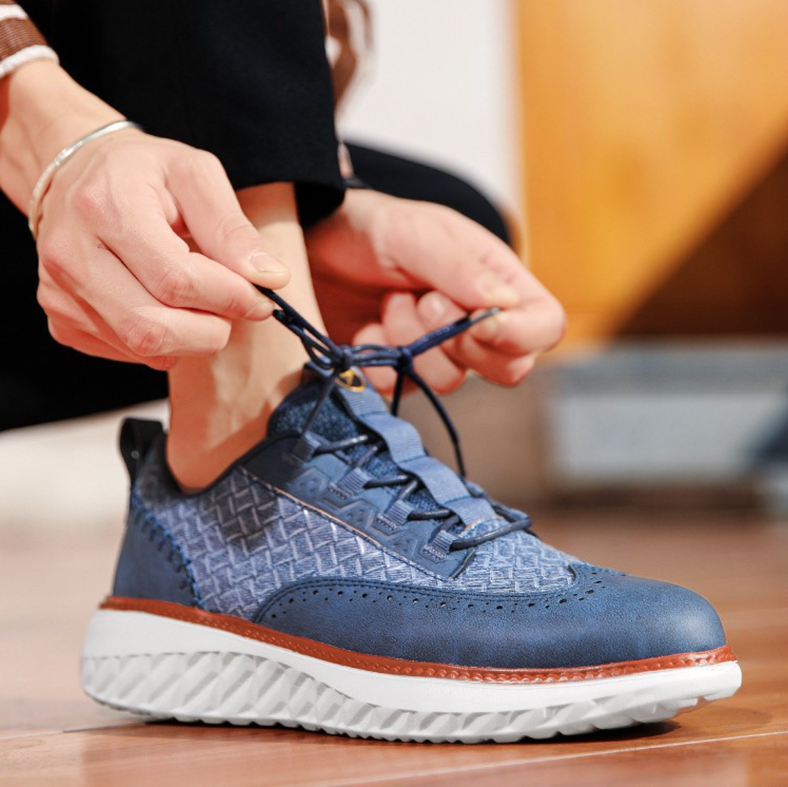 EVE | Hybrid sneaker with hand-stitched toe