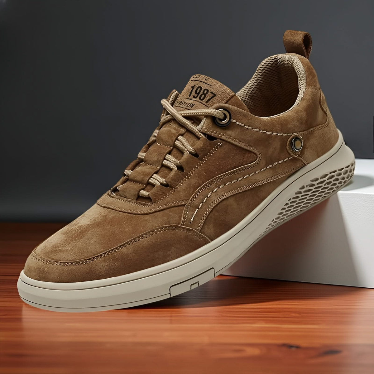 COLTON | Sneakers with structured overlays
