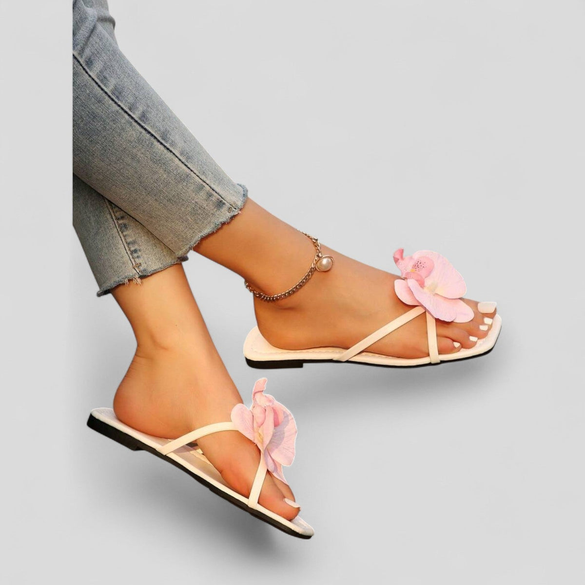 HARPER | Sandals with floral detail