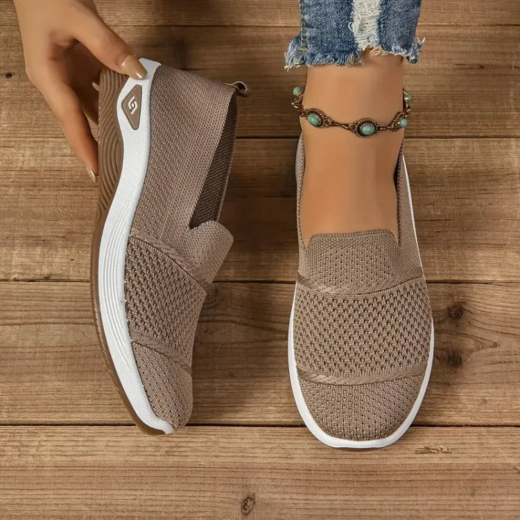 AVA | Slip-on sneaker with cushioned sole