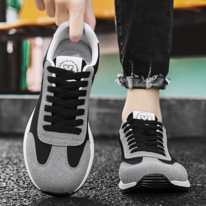 THEO | Retro sneaker with smooth panelling