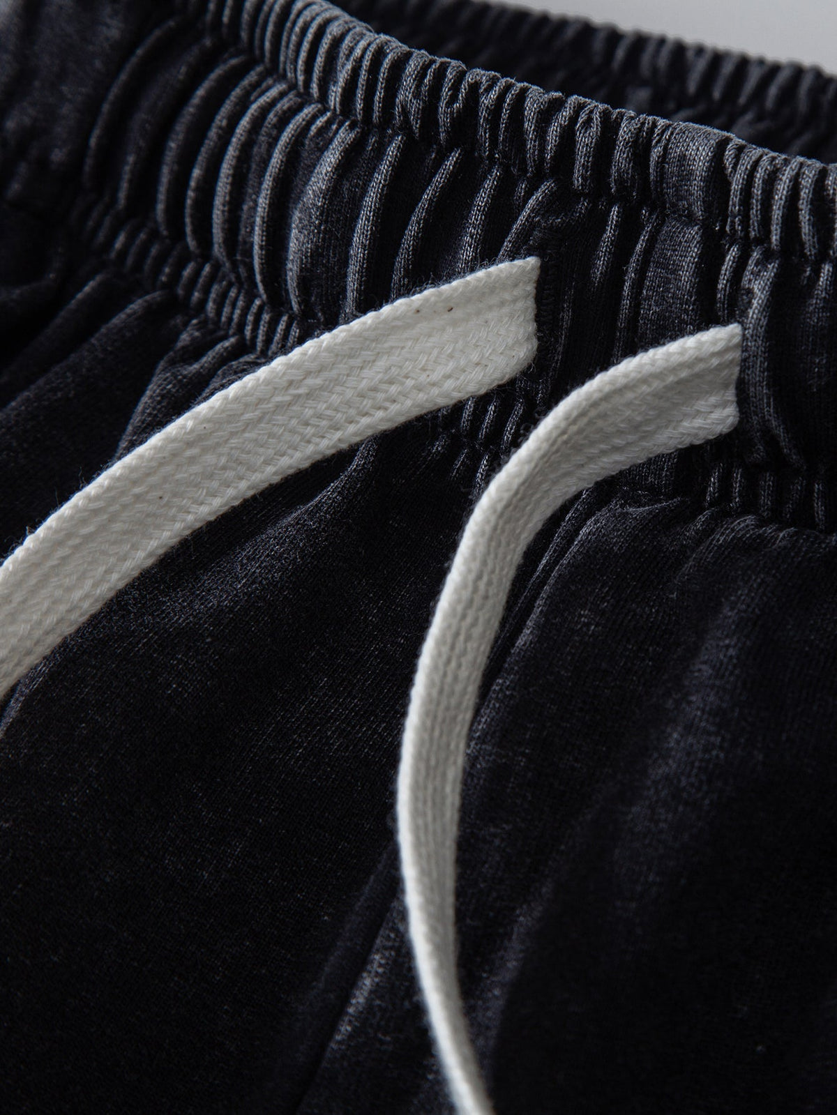 BENJAMIN | Shorts with distressed finish