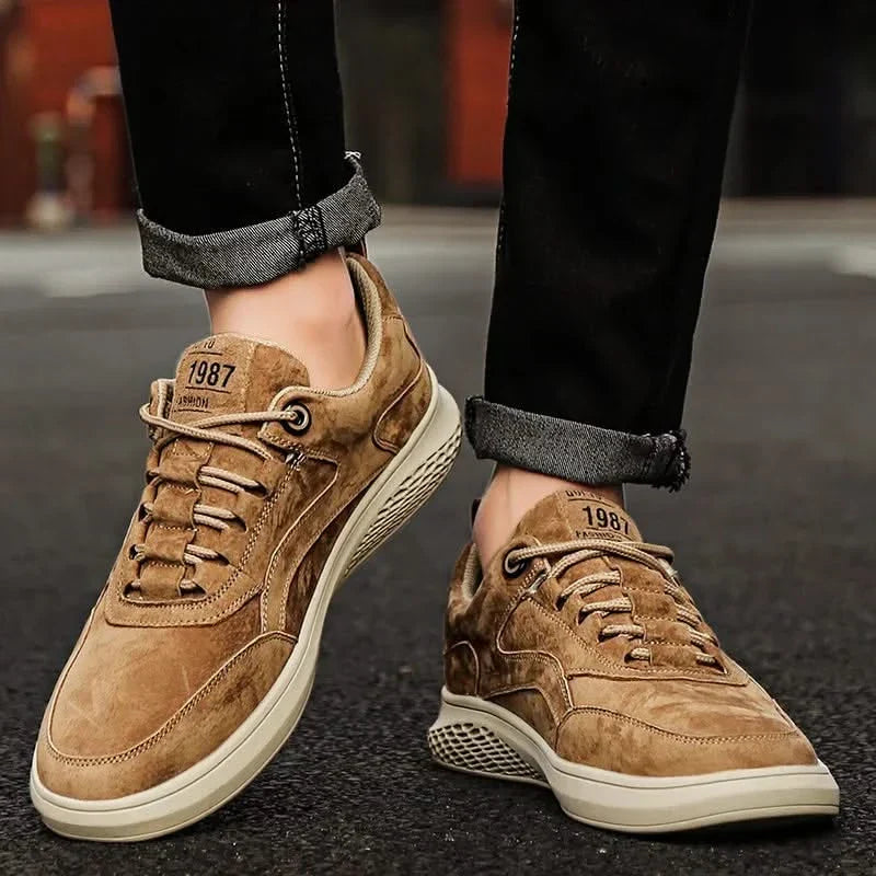 COLTON | Sneakers with structured overlays