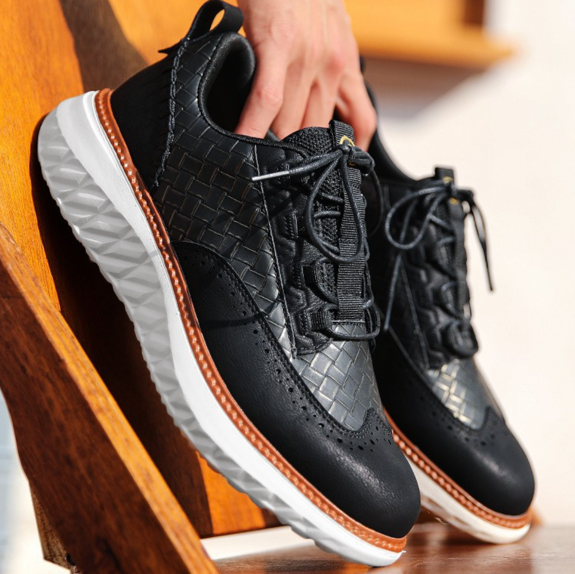 EVE | Hybrid sneaker with hand-stitched toe