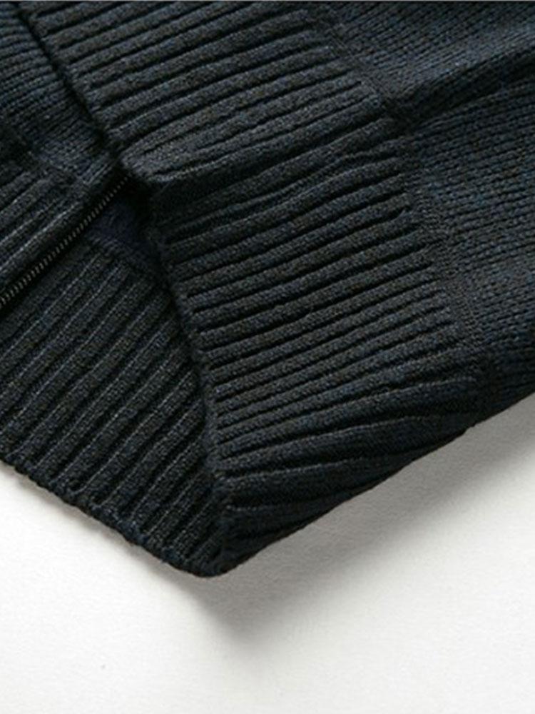 AVA | Zip-up sweater with geometric print