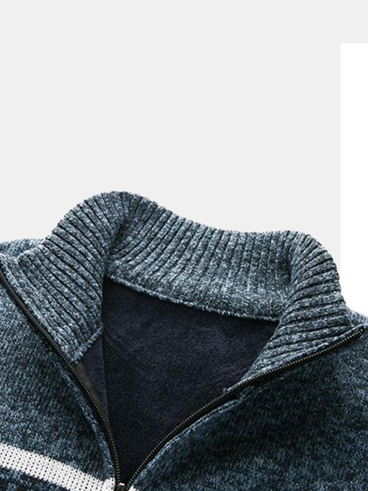 AVA | Zip-up sweater with geometric print